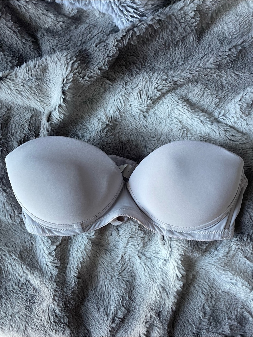 Strapless Smooth Bandeau Bra in Light Gray